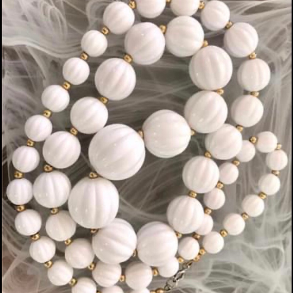 VTG Chunky White Carved Milkglass Necklace